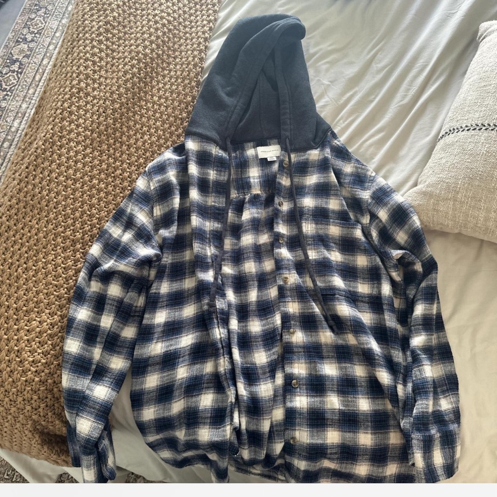 Women’s American Eagle Plaid Button Down Hoodie/ Flannel